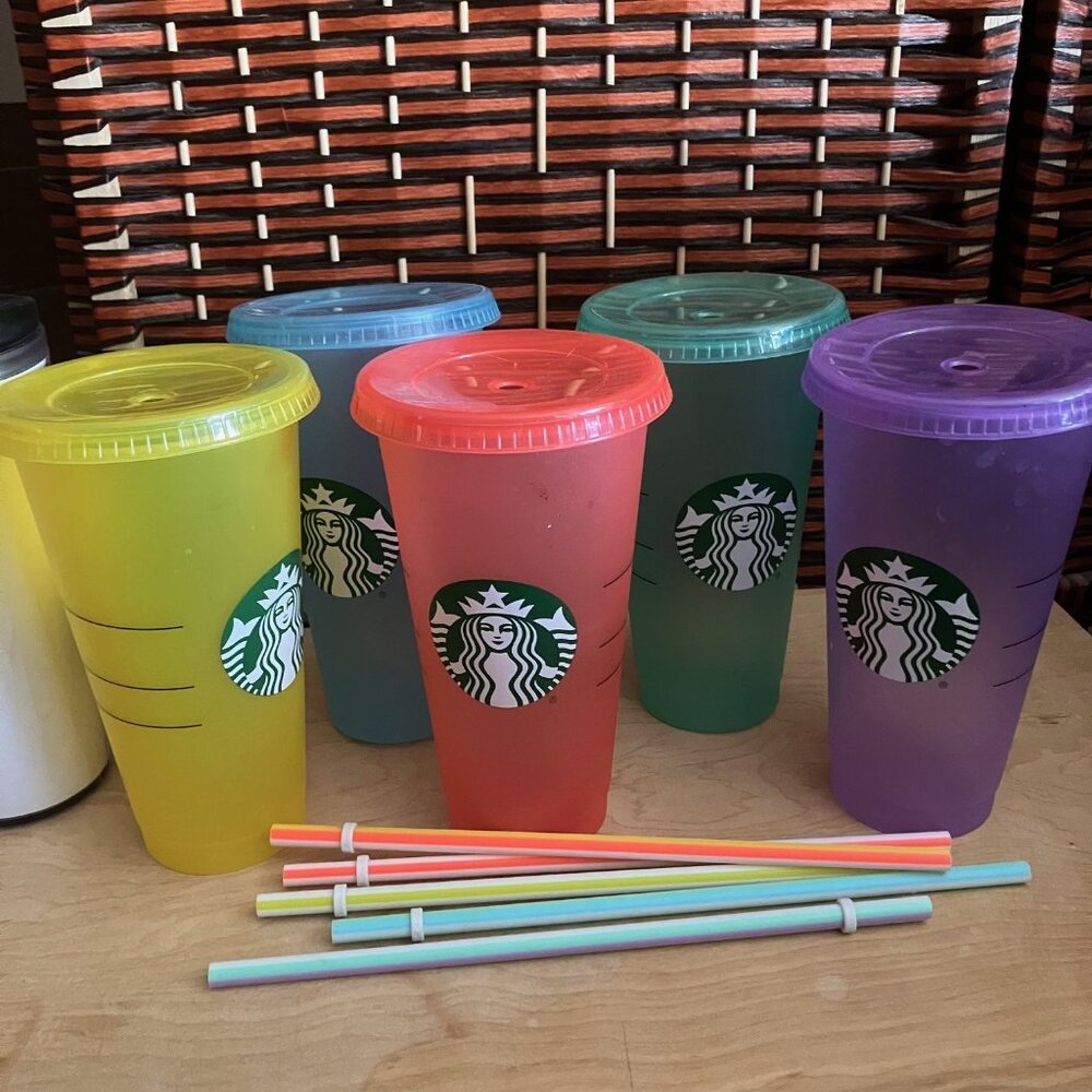 Assorted Starbucks cups and traveling cup, tumbler, mug - Picture 2 of 3